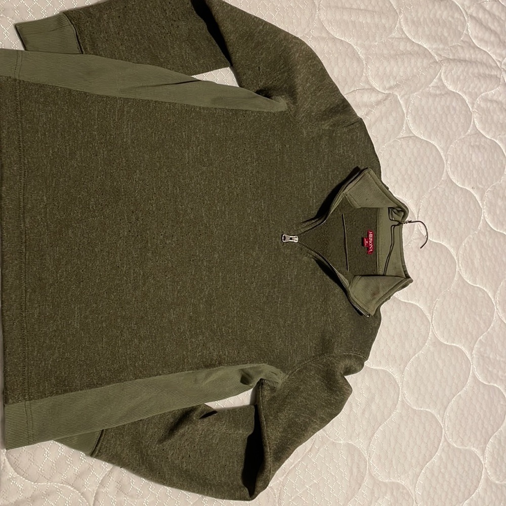 Men’s half zip up sweatshirt.